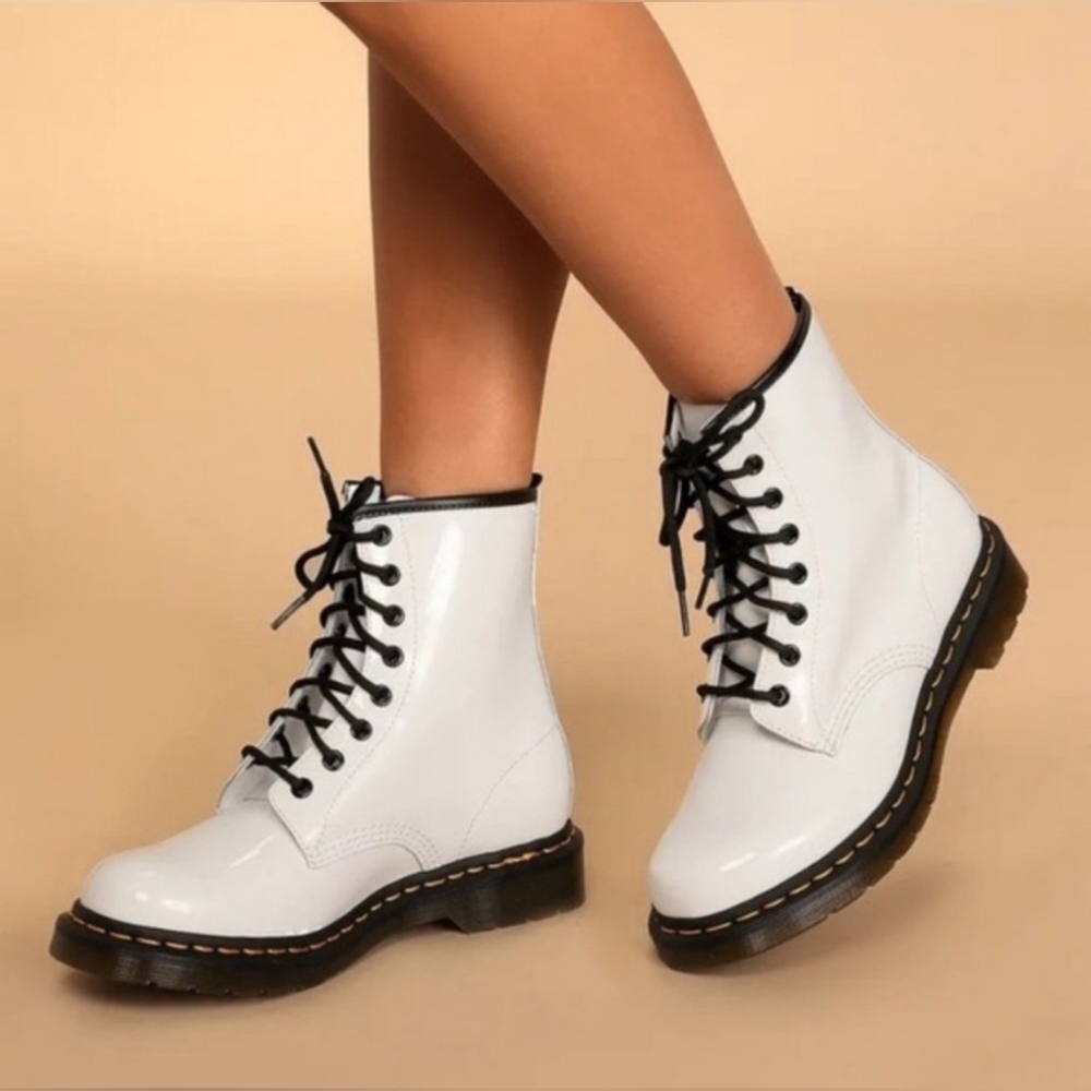 DR MARTENS White Leather Zavala Lace Up Combat Ankle Boots Size 9W/8M - Picture 1 of 9